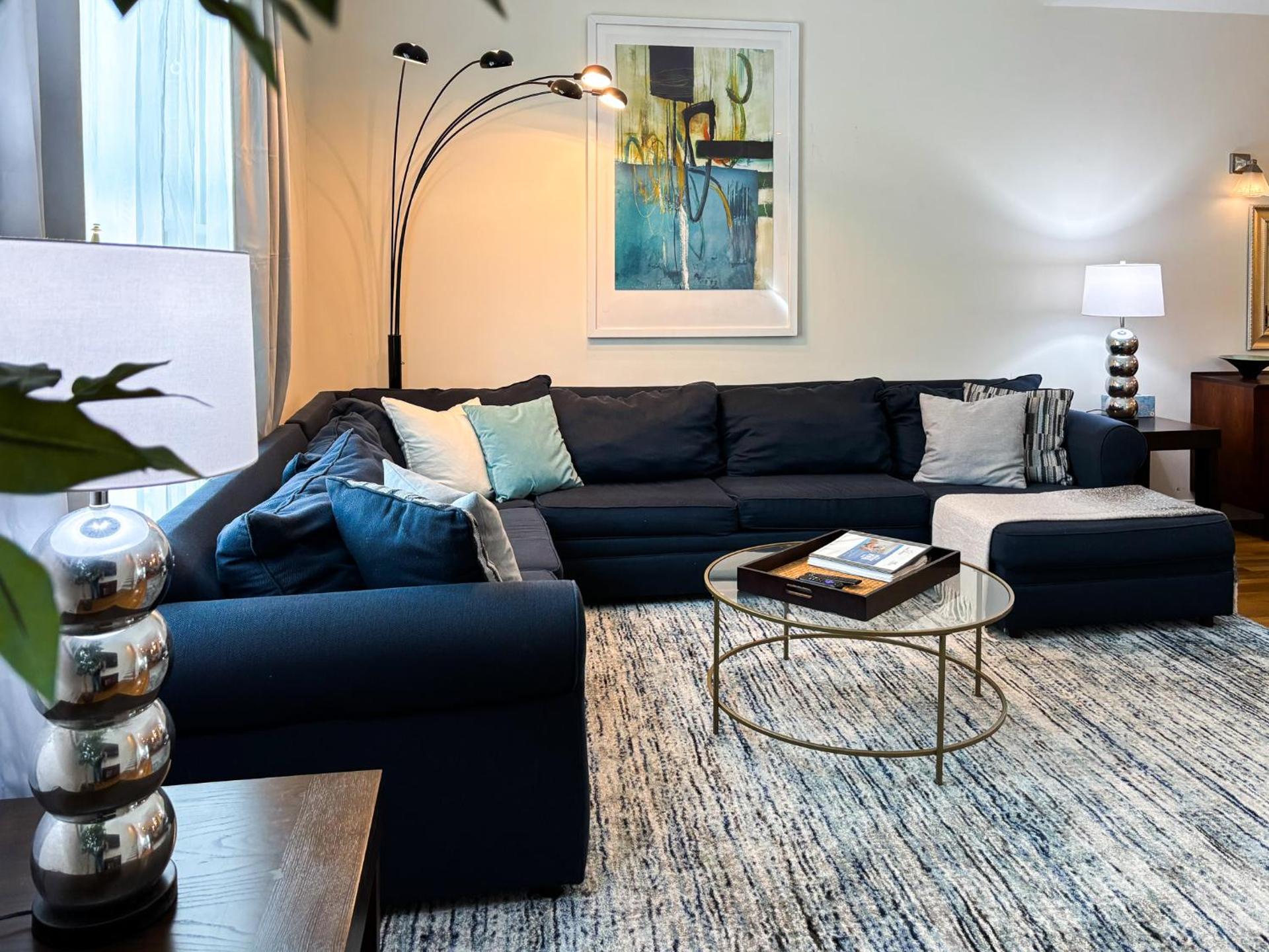 Modern townhome,Boston vacation,2 bath,pkg,deck