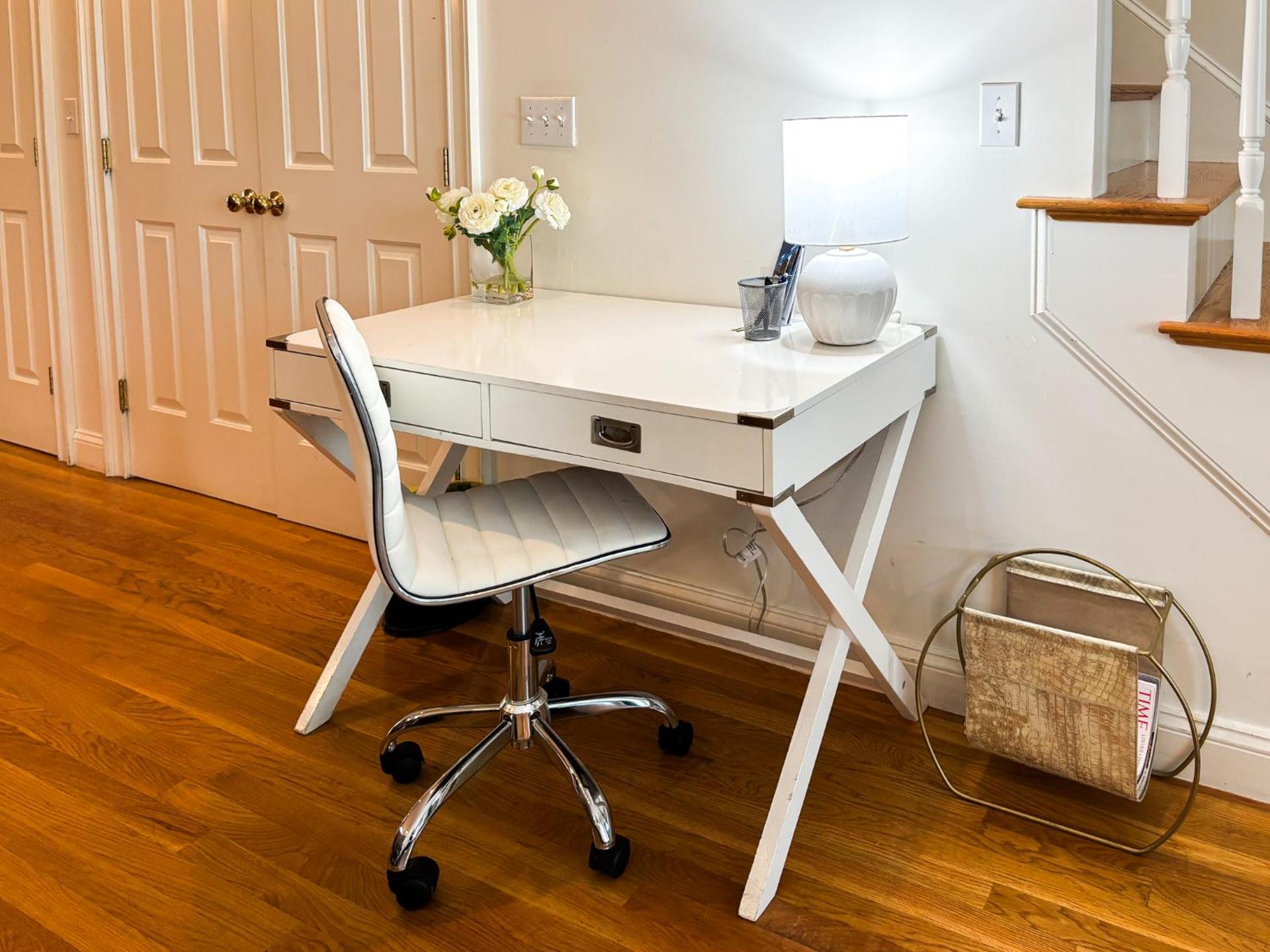 Modern townhome,Boston vacation,2 bath,pkg,deck