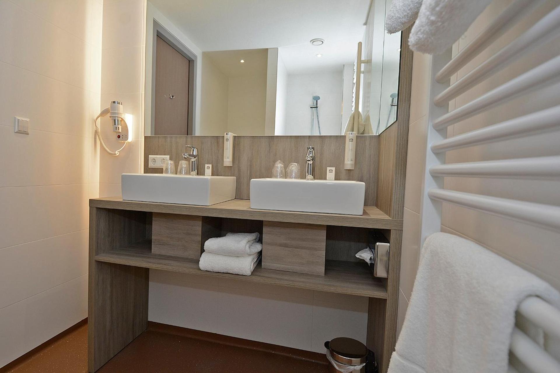 Double Room with Sofa Bed and Bath Tub - Non-Smoking