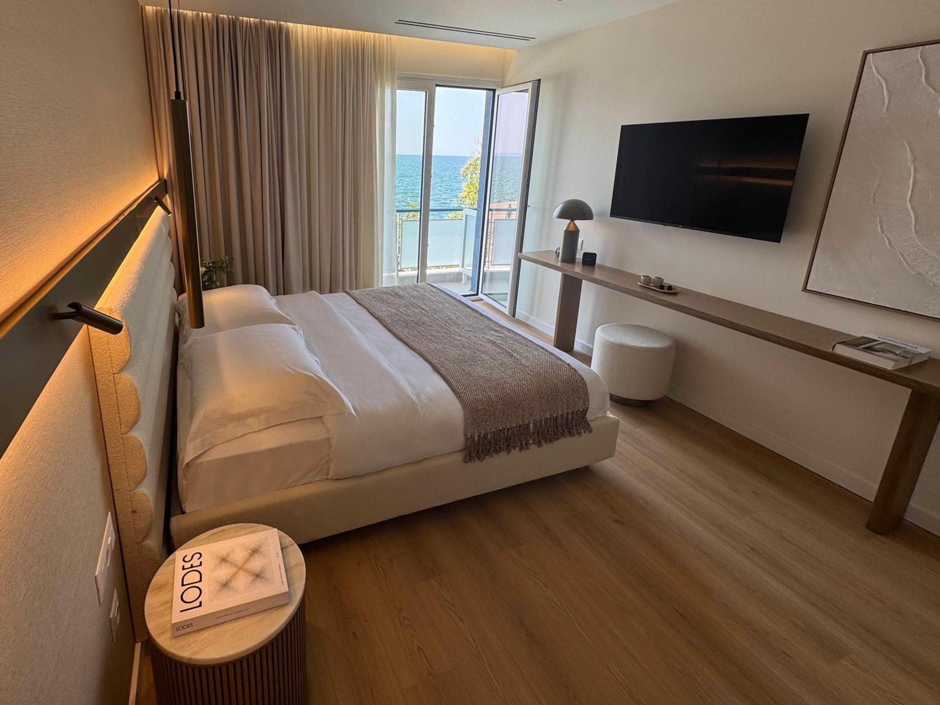 Luxury White Tower Suites