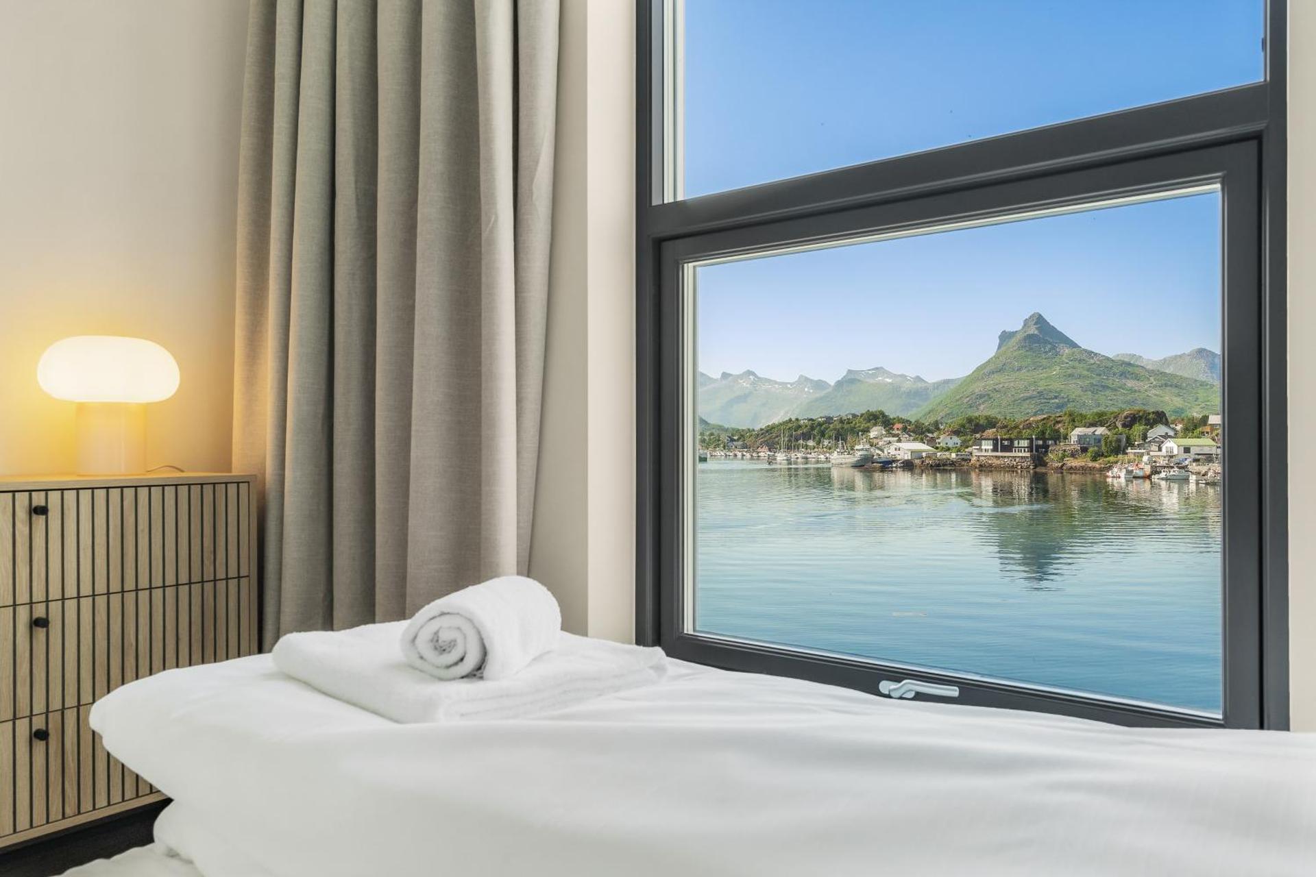 Waterfront House with Hot Tub