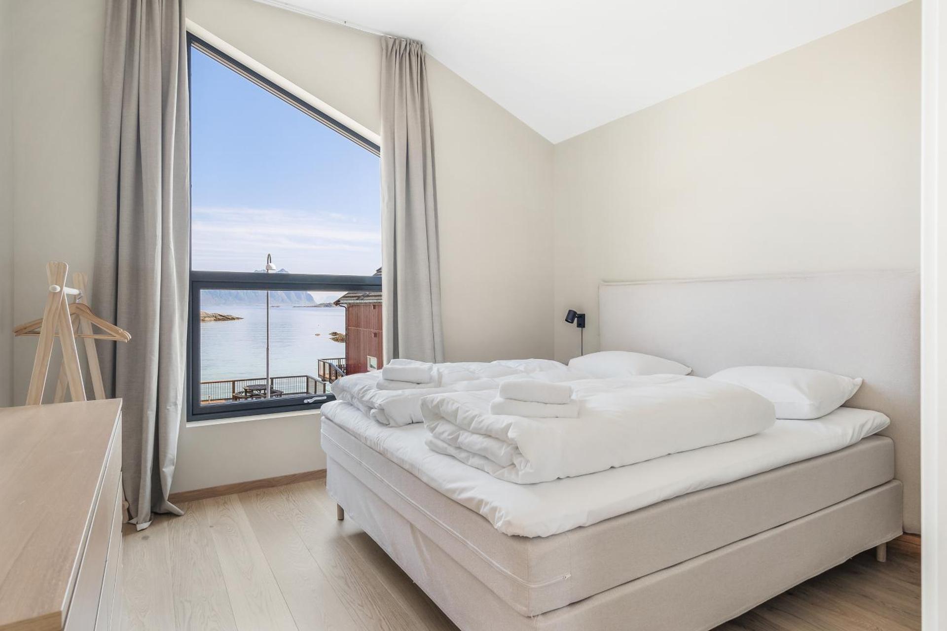 Waterfront House with Hot Tub