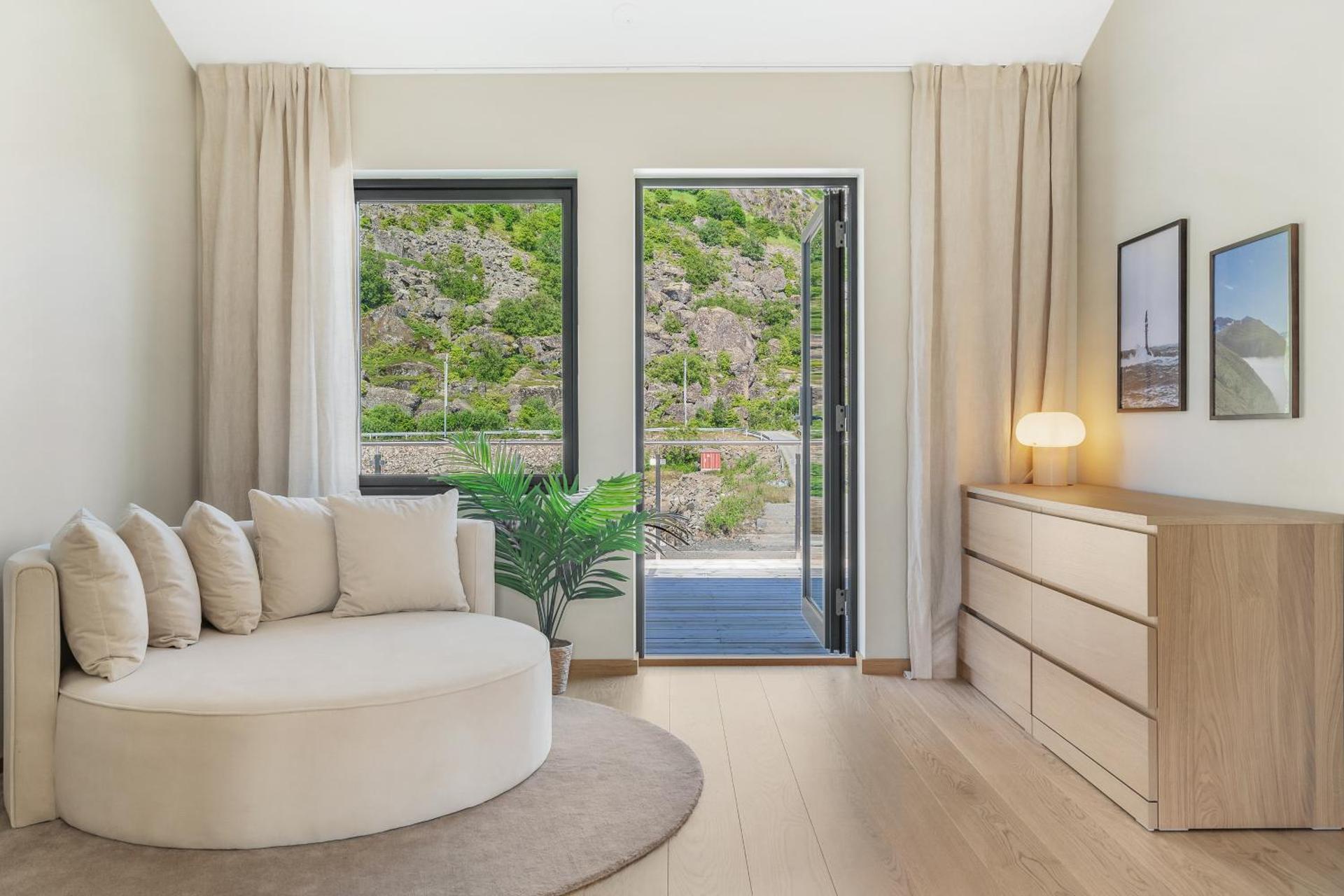 Waterfront House with Hot Tub