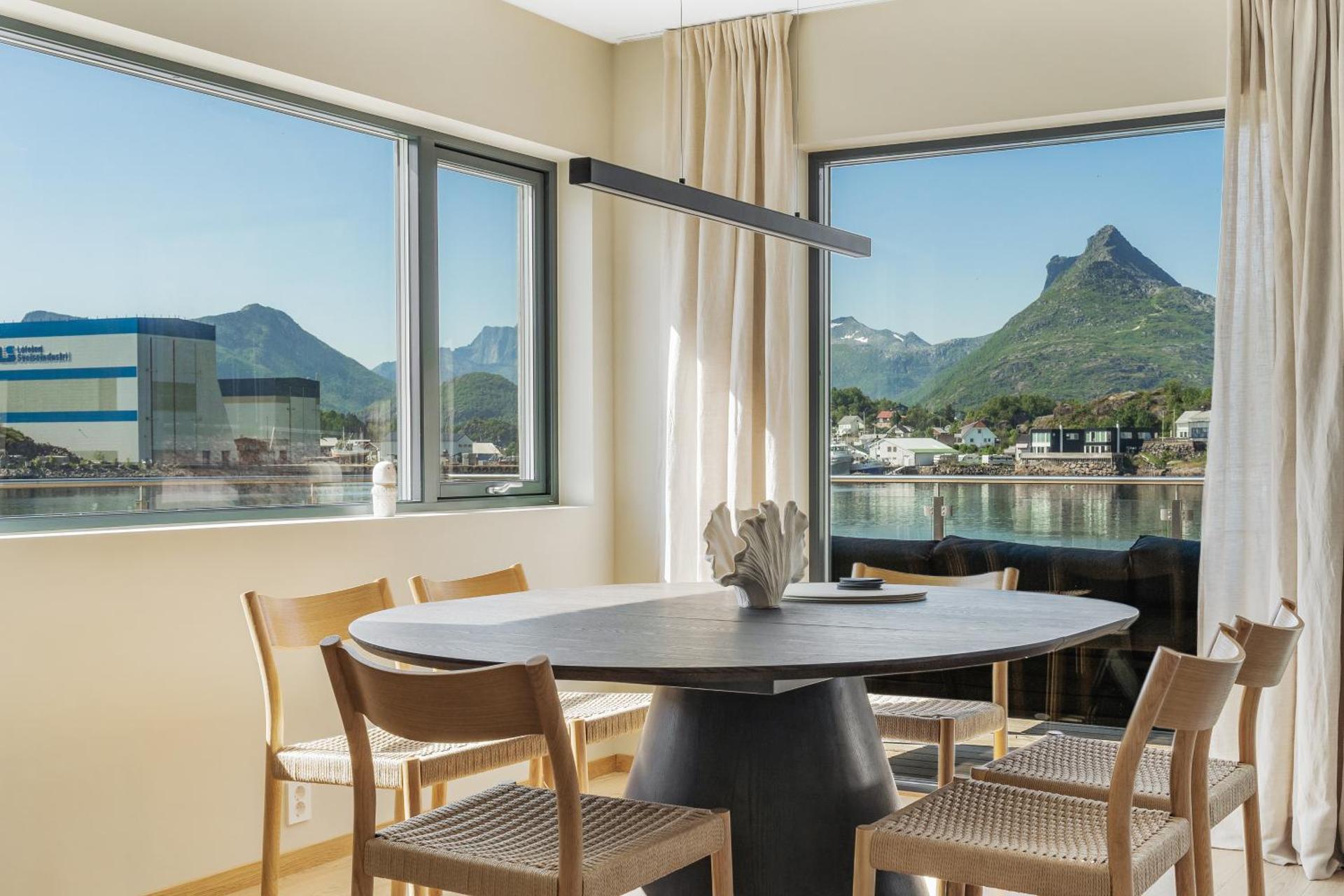 Waterfront House with Hot Tub