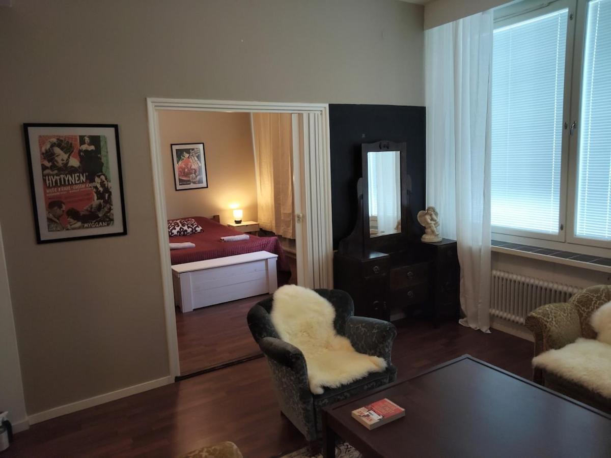 Brahe Suite, free parking garage