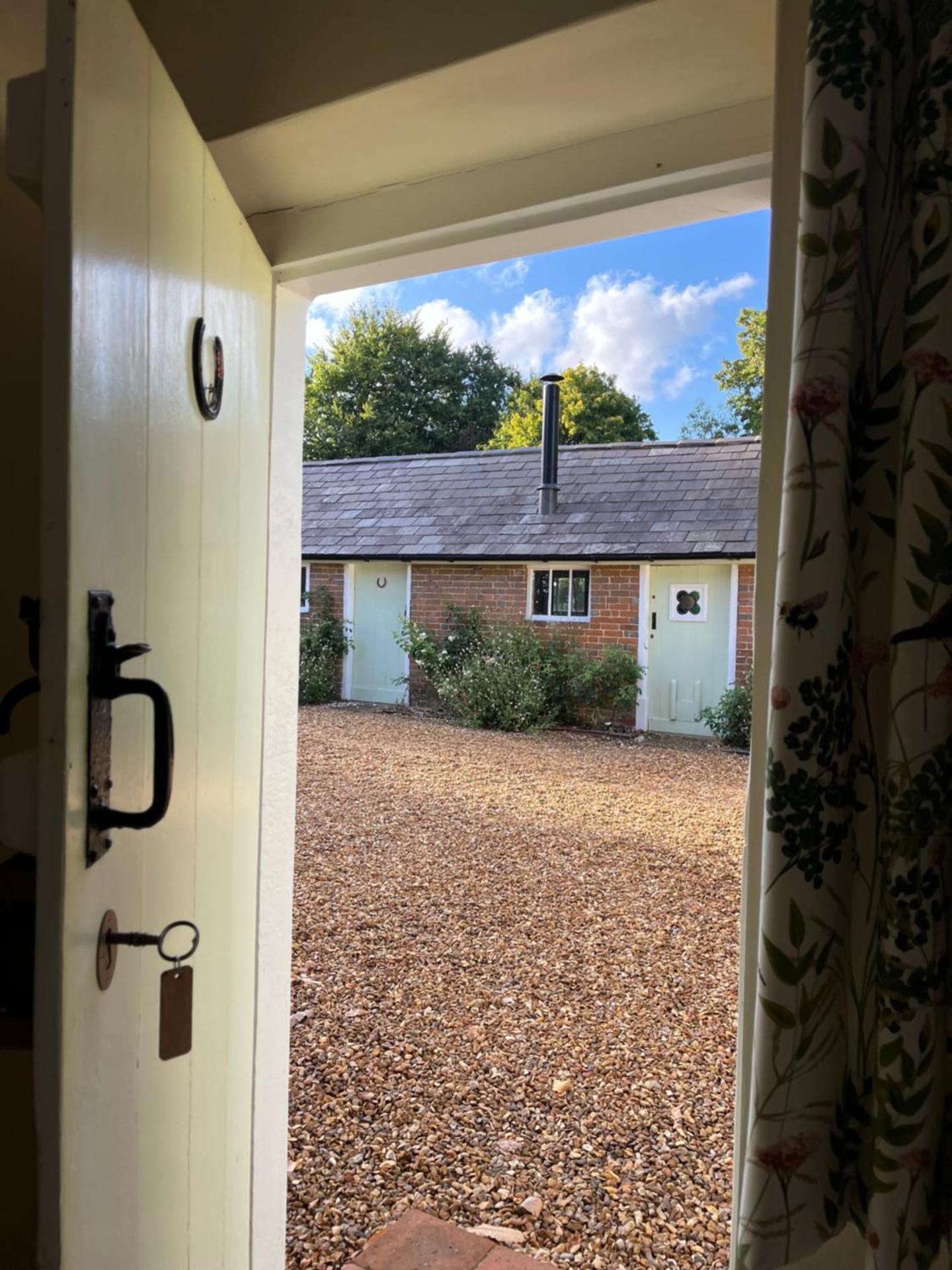 The Georgian Coach House:New Forest with hot tub