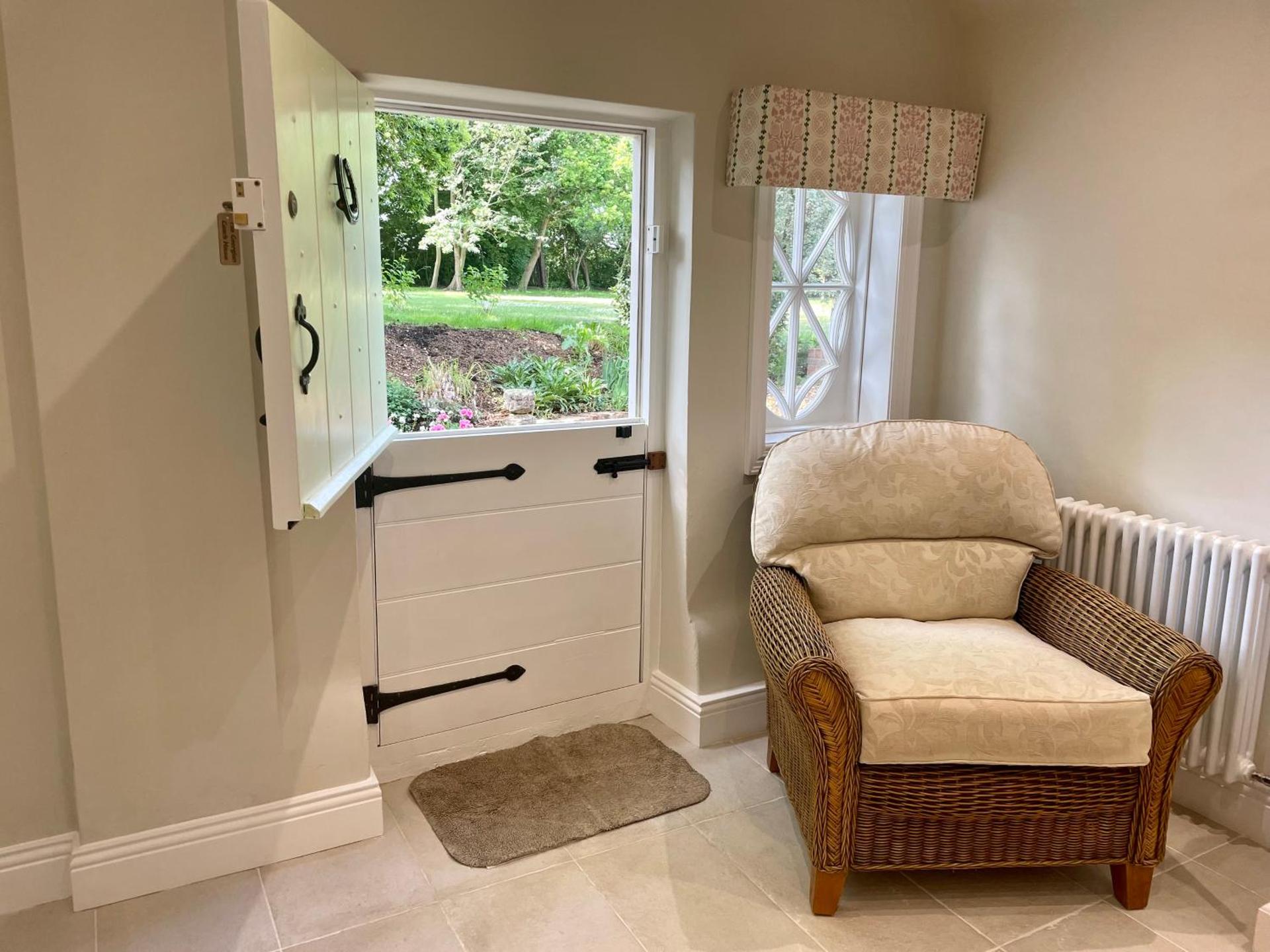 The Georgian Coach House:New Forest with hot tub