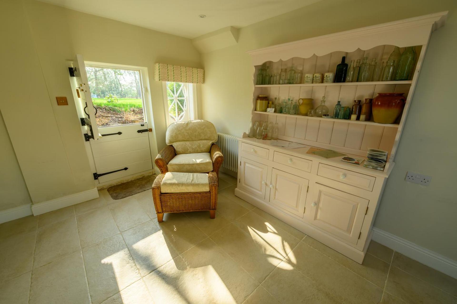 The Georgian Coach House:New Forest with hot tub