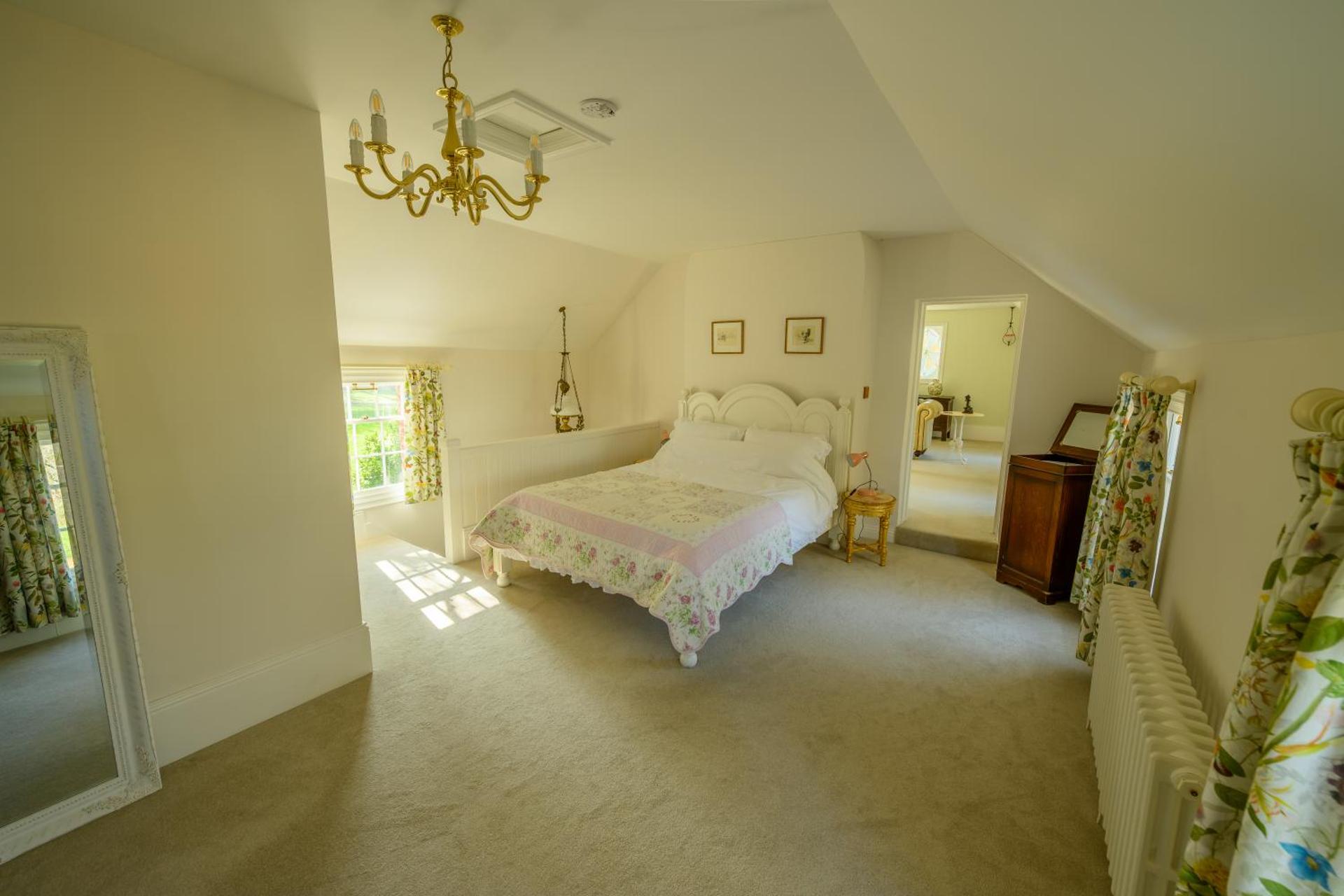 The Georgian Coach House:New Forest with hot tub