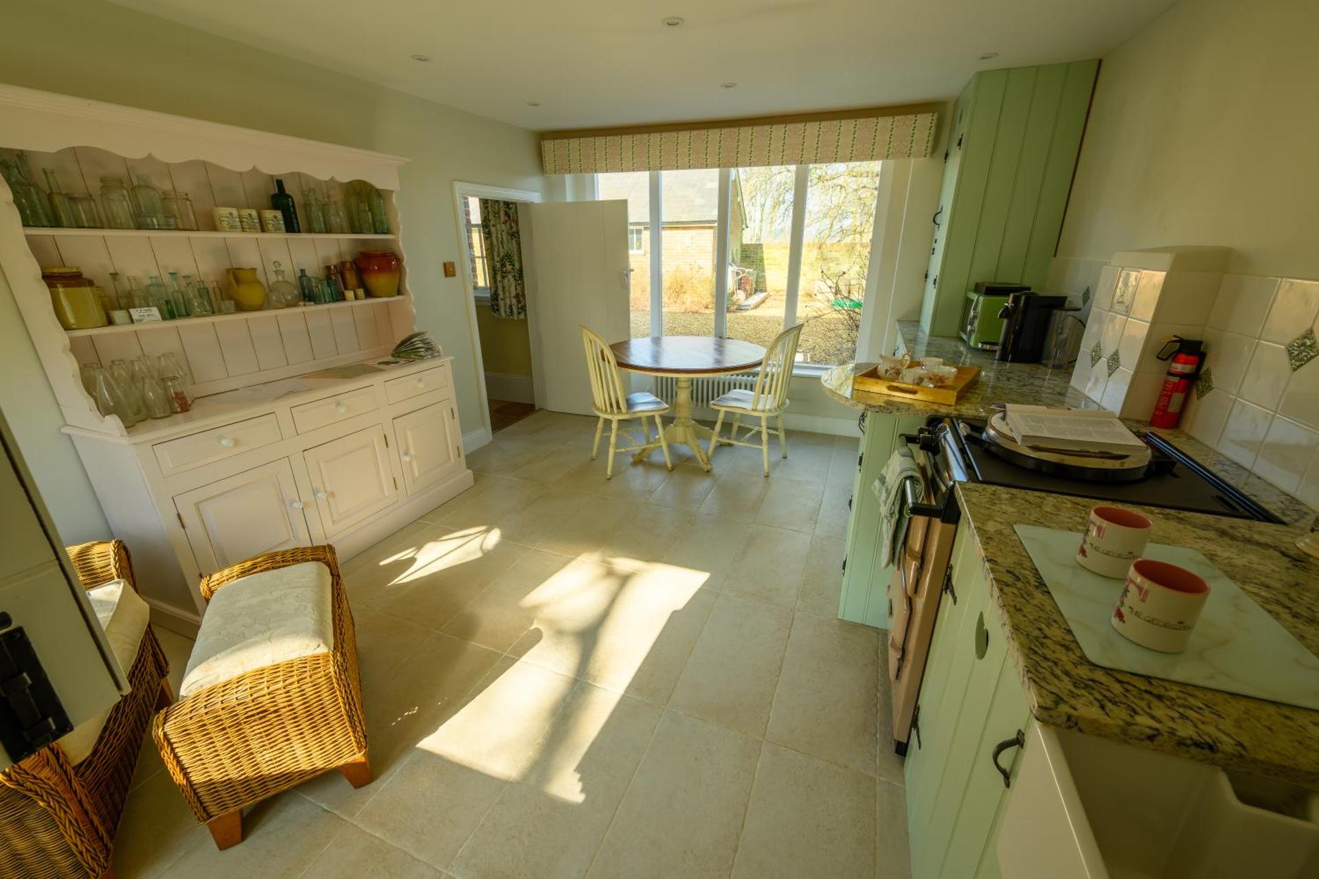 The Georgian Coach House:New Forest with hot tub