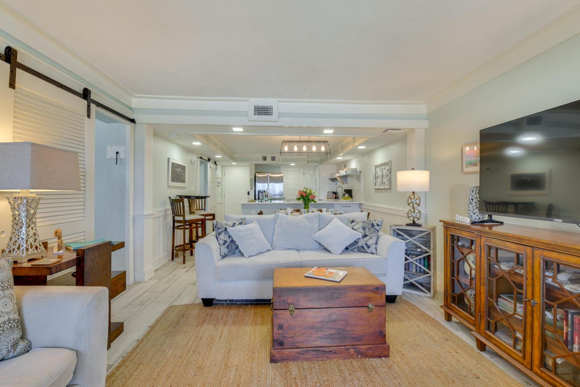 Oceanfront PCB Condo with Beach Access and 2 Pools