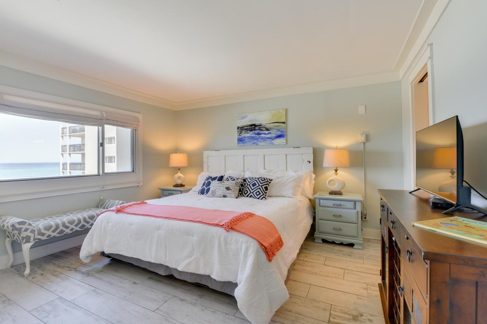 Oceanfront PCB Condo with Beach Access and 2 Pools