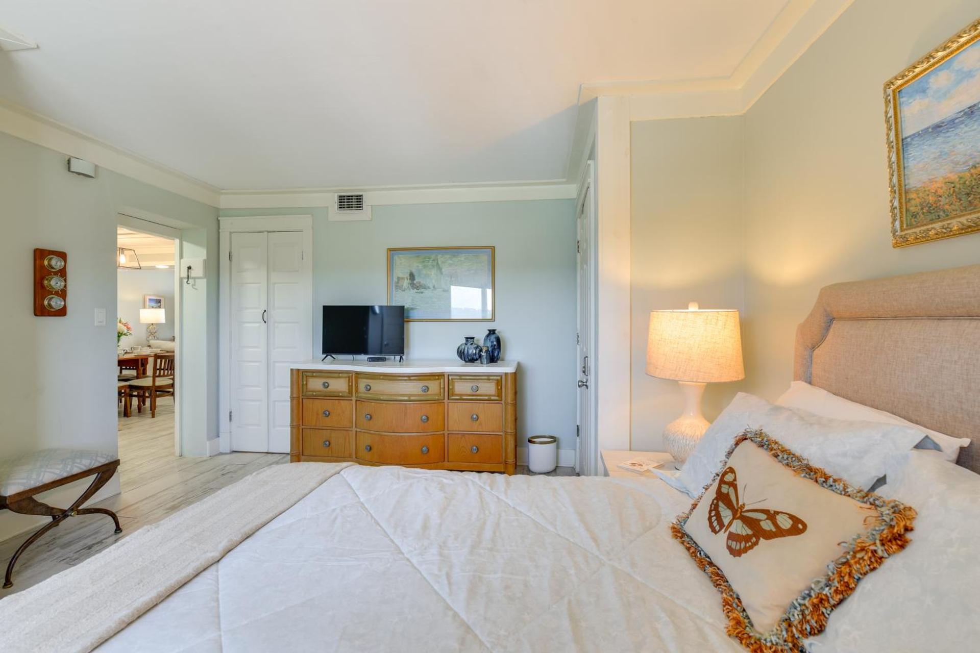 Oceanfront PCB Condo with Beach Access and 2 Pools