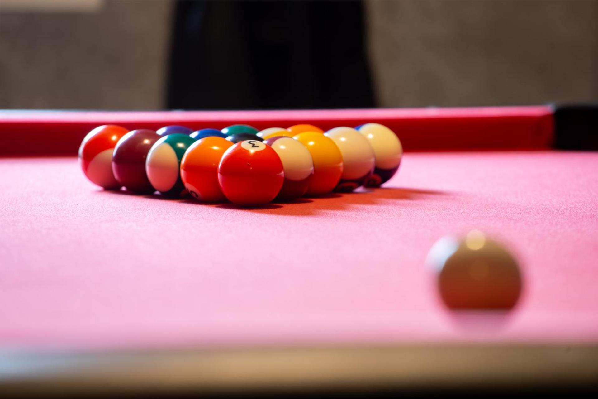 Getaway Accommodation with Pool Table and Jacuzzi!