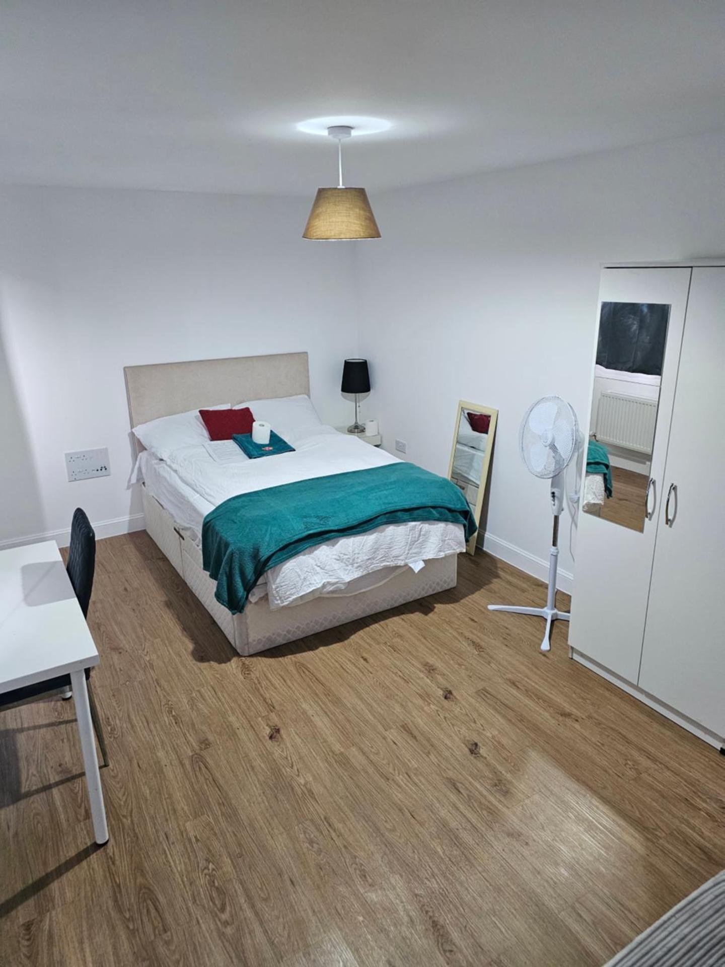 Stay in Doubleroom with professionals, Neat, Cosy - Dartford Central