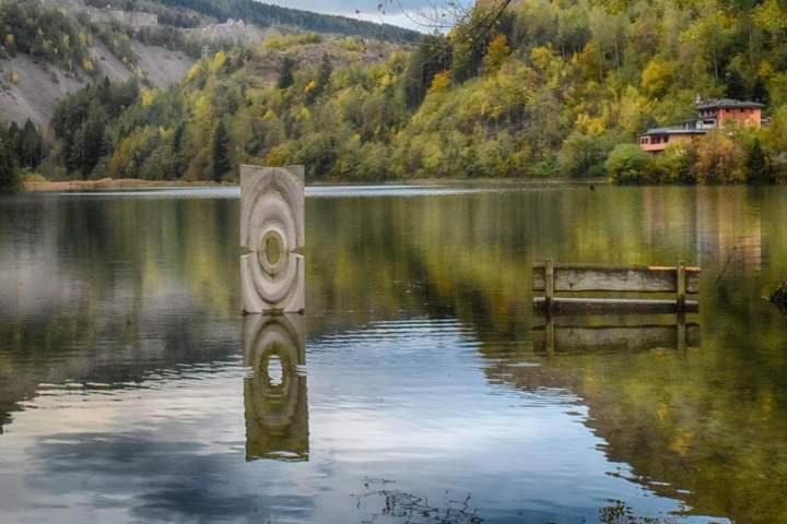 Leonard Chalet House