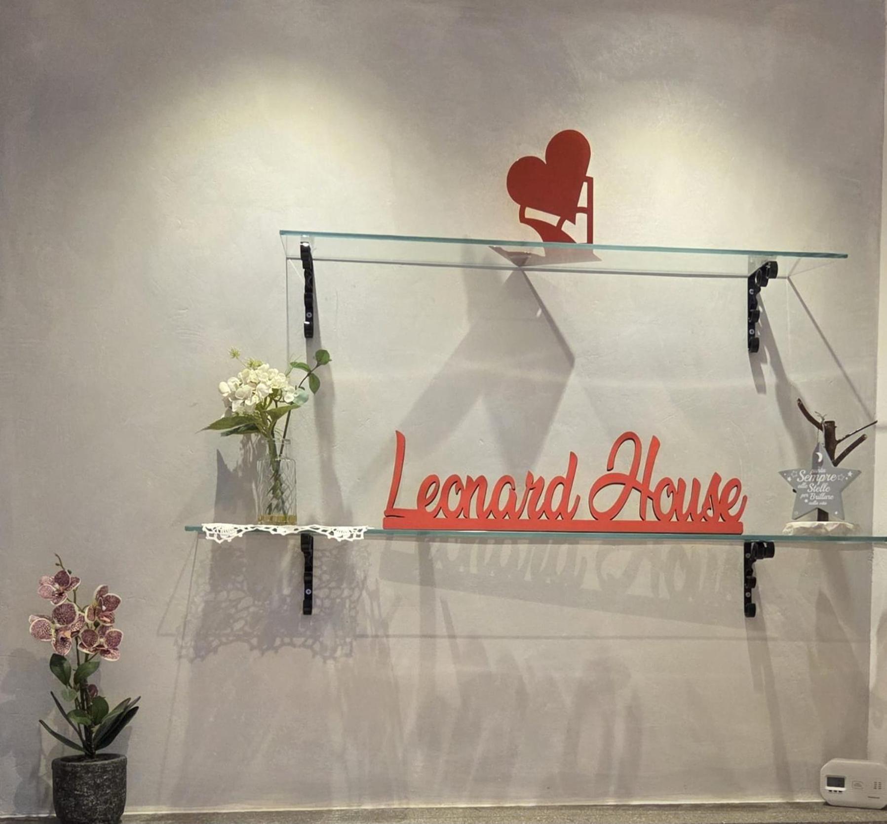 Leonard Chalet House