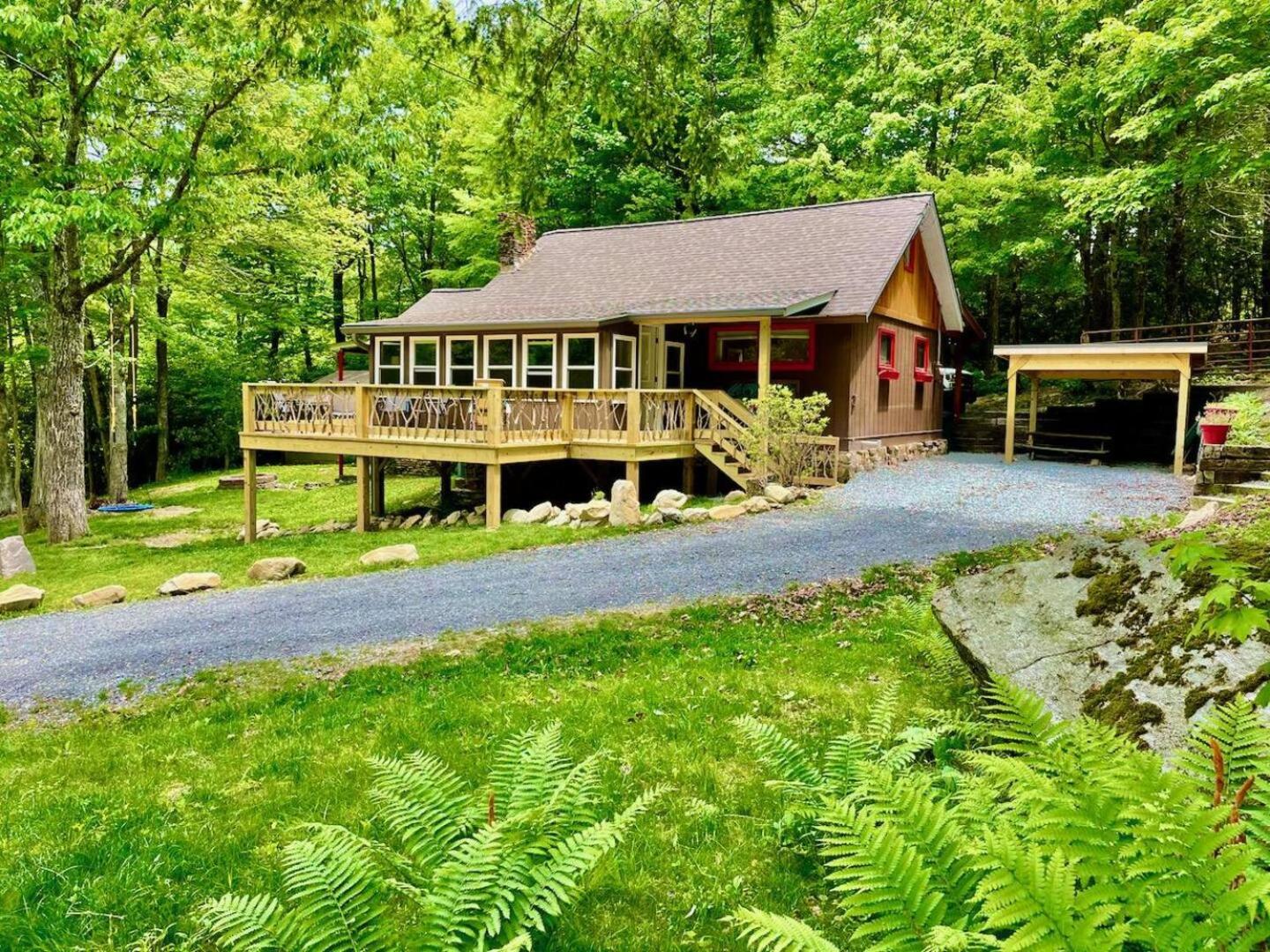 Linville Gorge Cottage with Hot Tub