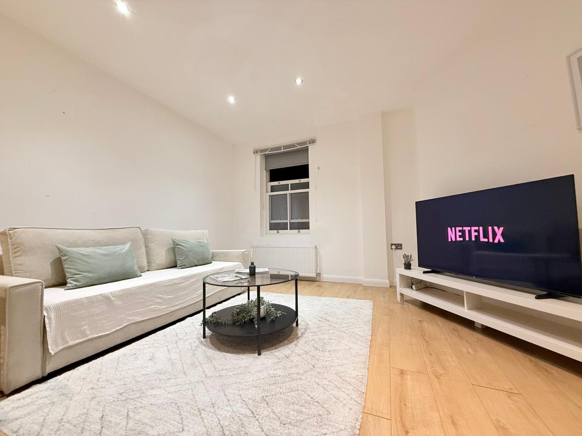 Luxury 2 Bed 2 Bath Apartment In Battersea - Sleeps 6