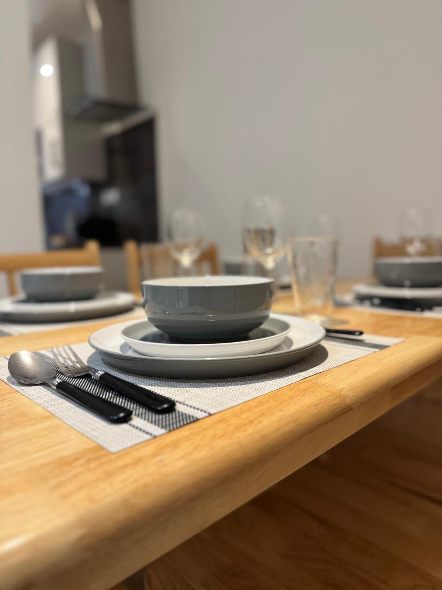 Luxury 2 Bed 2 Bath Apartment In Battersea - Sleeps 6