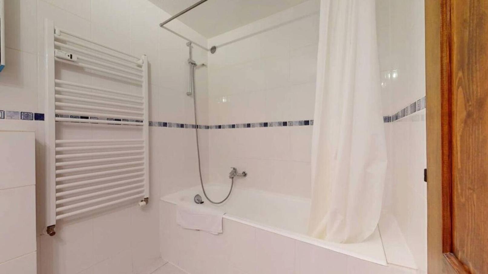 La Ruinette-Cosy 2-bed with pool & gym access