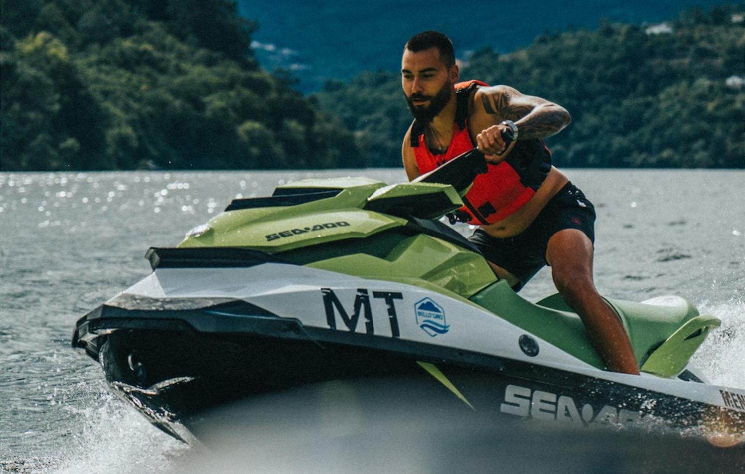 Estação de Mosteirô, Next Stop - by RowdHouses