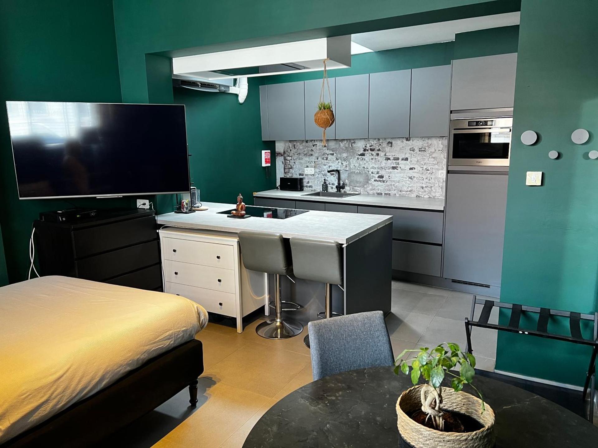 Boutique Leuven - self check in with CHEAPEST PARKING