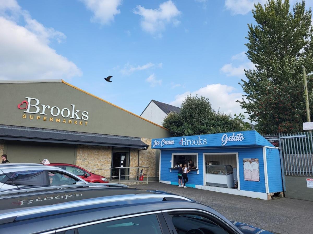 Supermarket/grocery shop