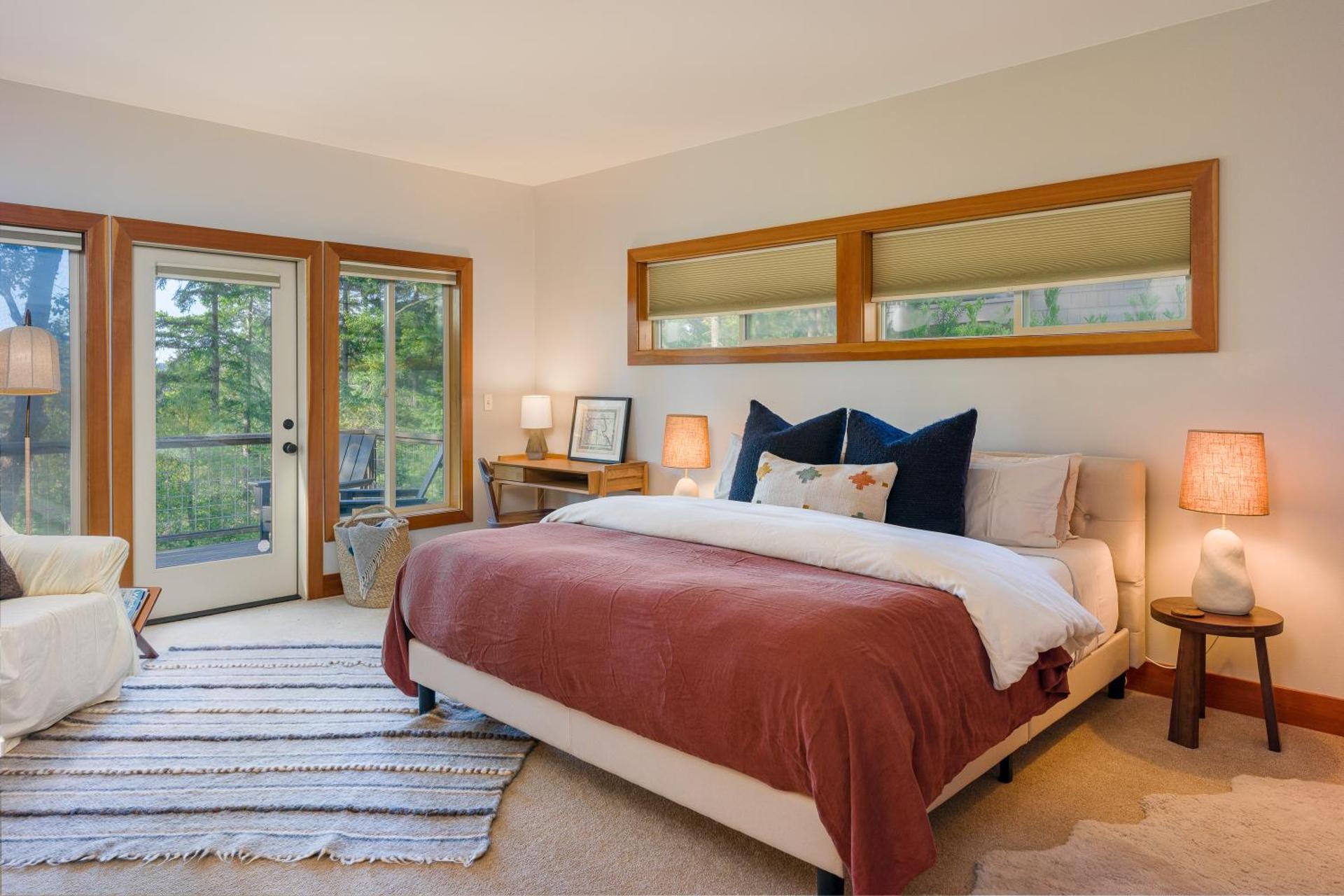 Beautiful WaterViews, Pet-Friendly, Close to Town