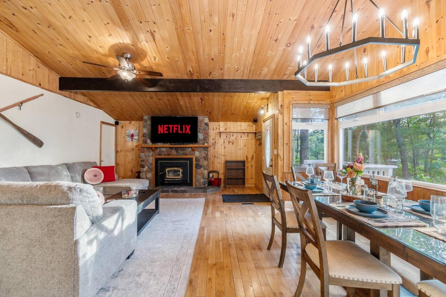 Winter Escape Waterfront Cottage Hottub&sauna!