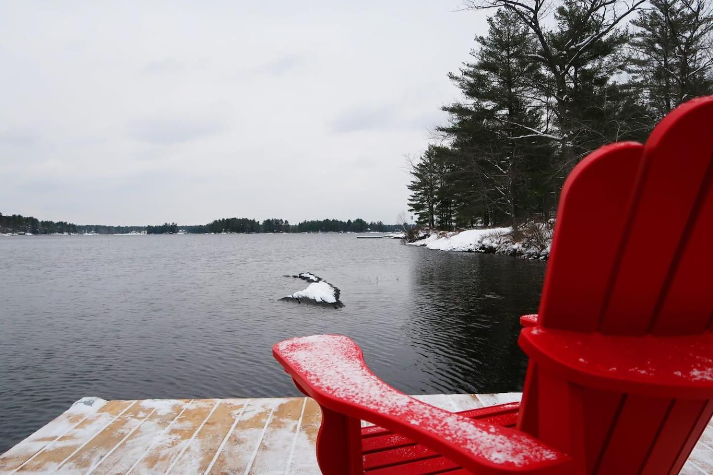 Winter Escape Waterfront Cottage Hottub&sauna!