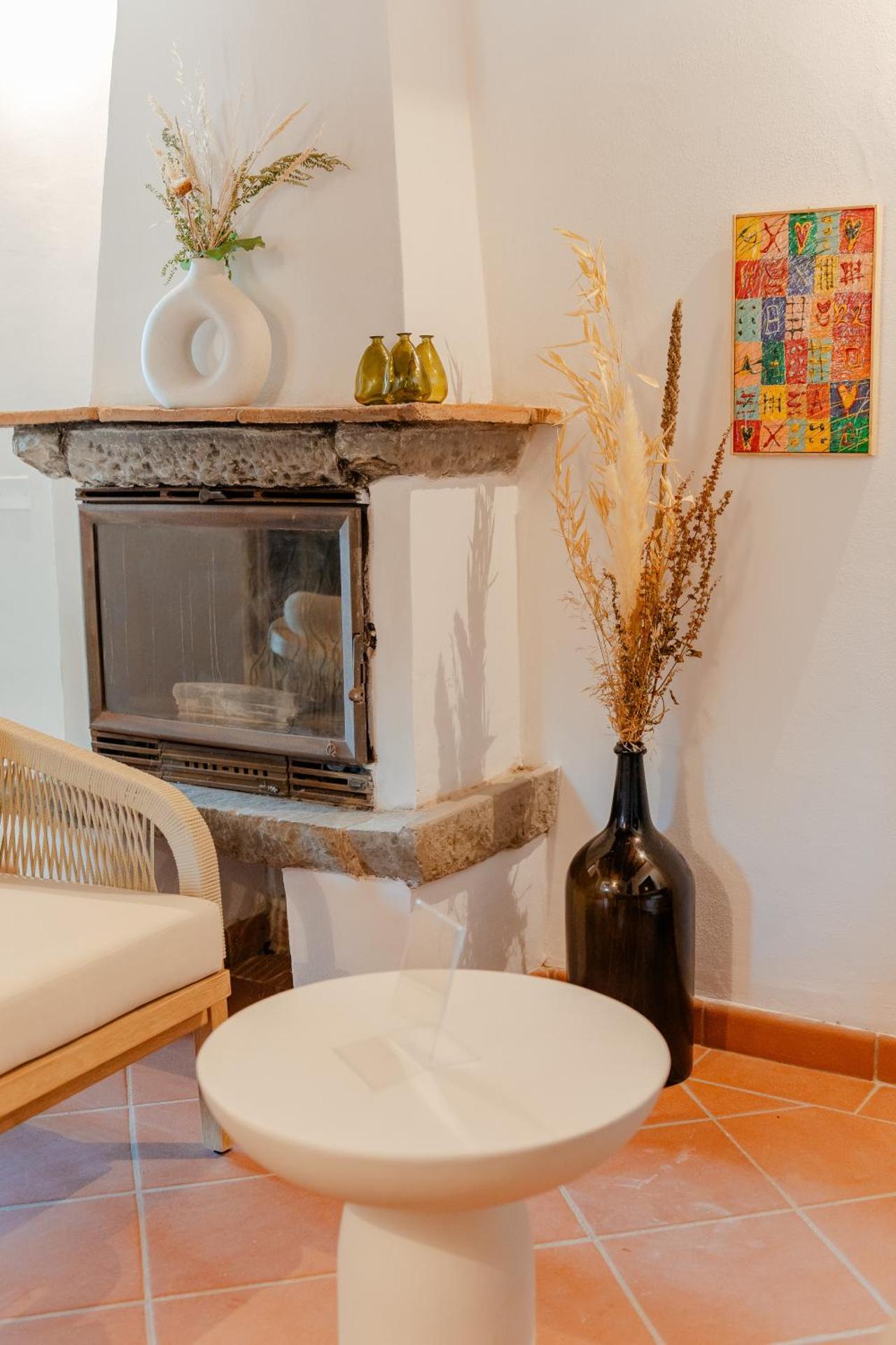 Deluxe One-Bedroom Apartment