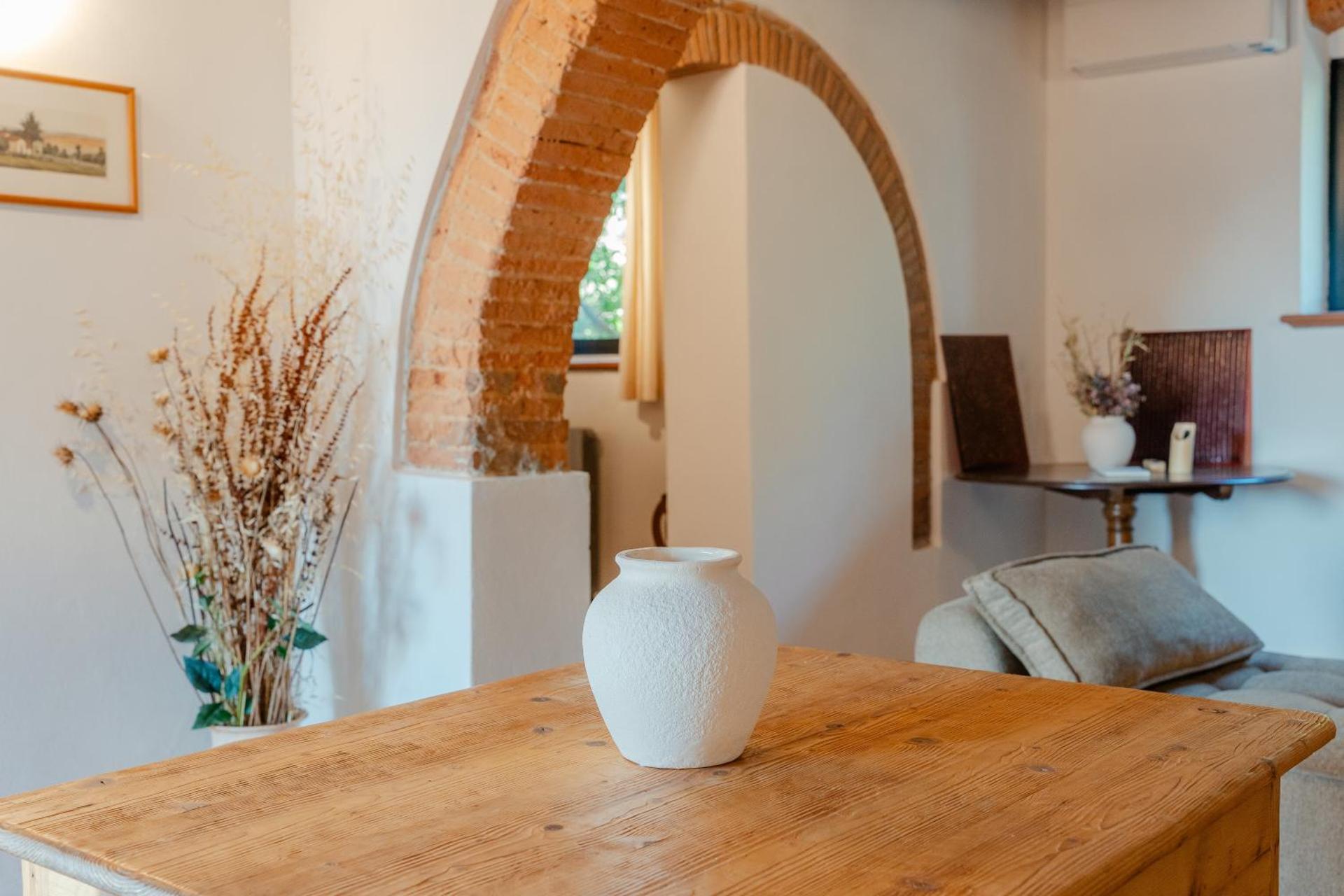 Deluxe One-Bedroom Apartment