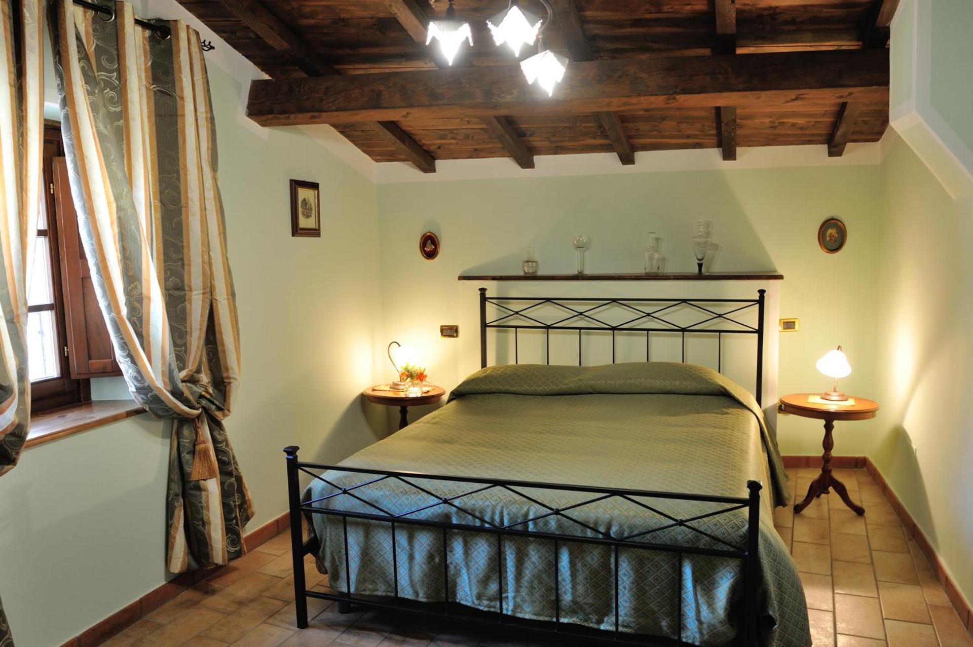 One Bedroom Apartment with Living Room