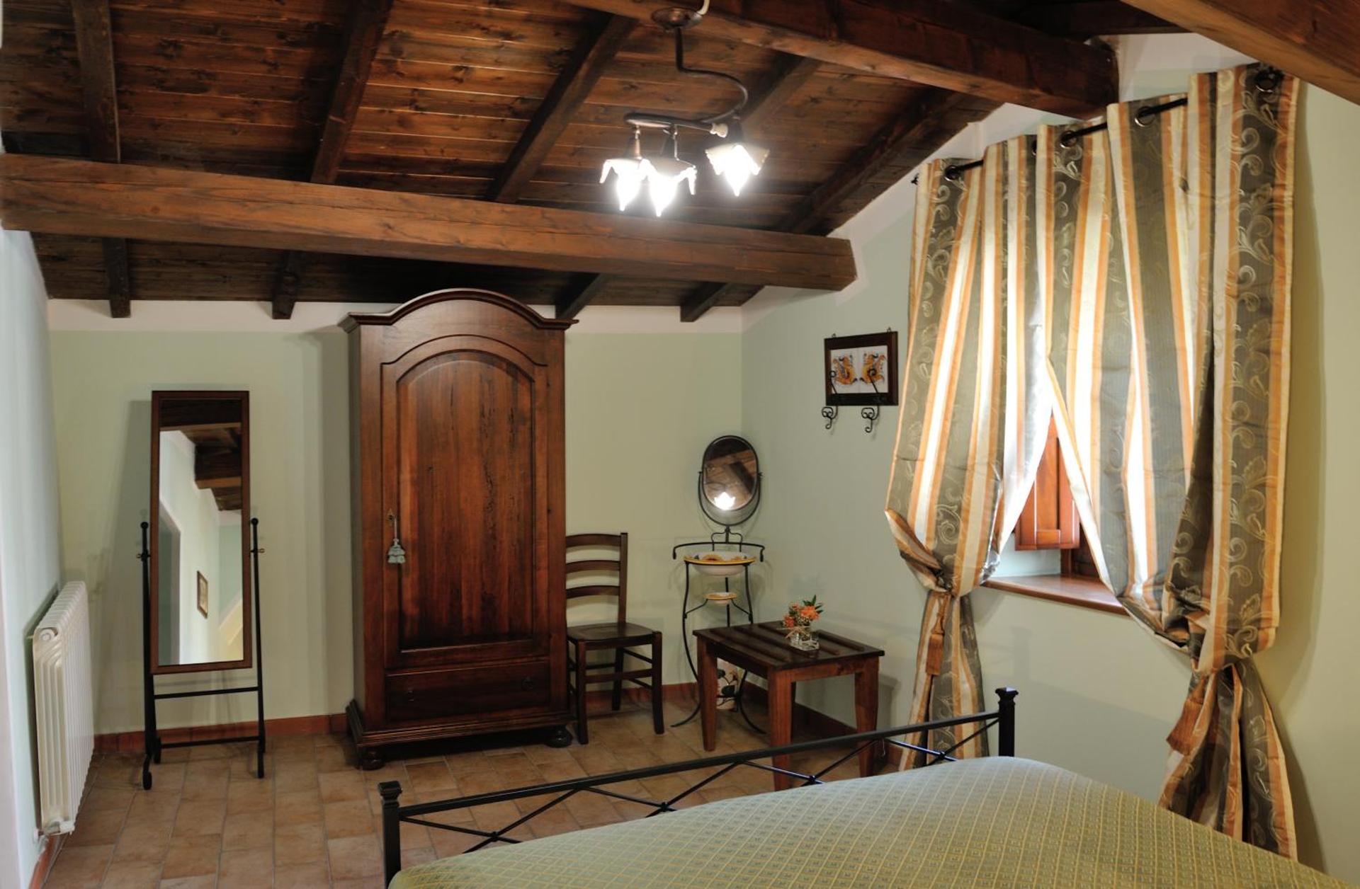 One Bedroom Apartment with Living Room