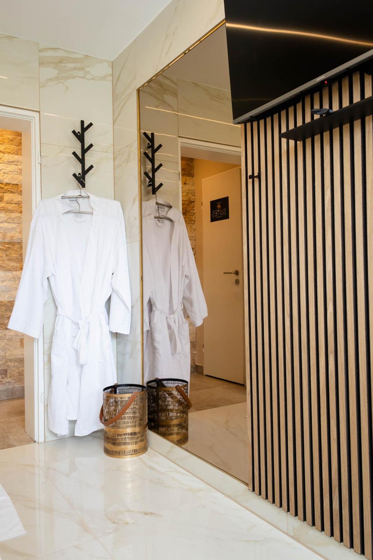 Suites Aix la Chapelle, Exclusive Apartments, Wellness and more, Aachen Eilendorf