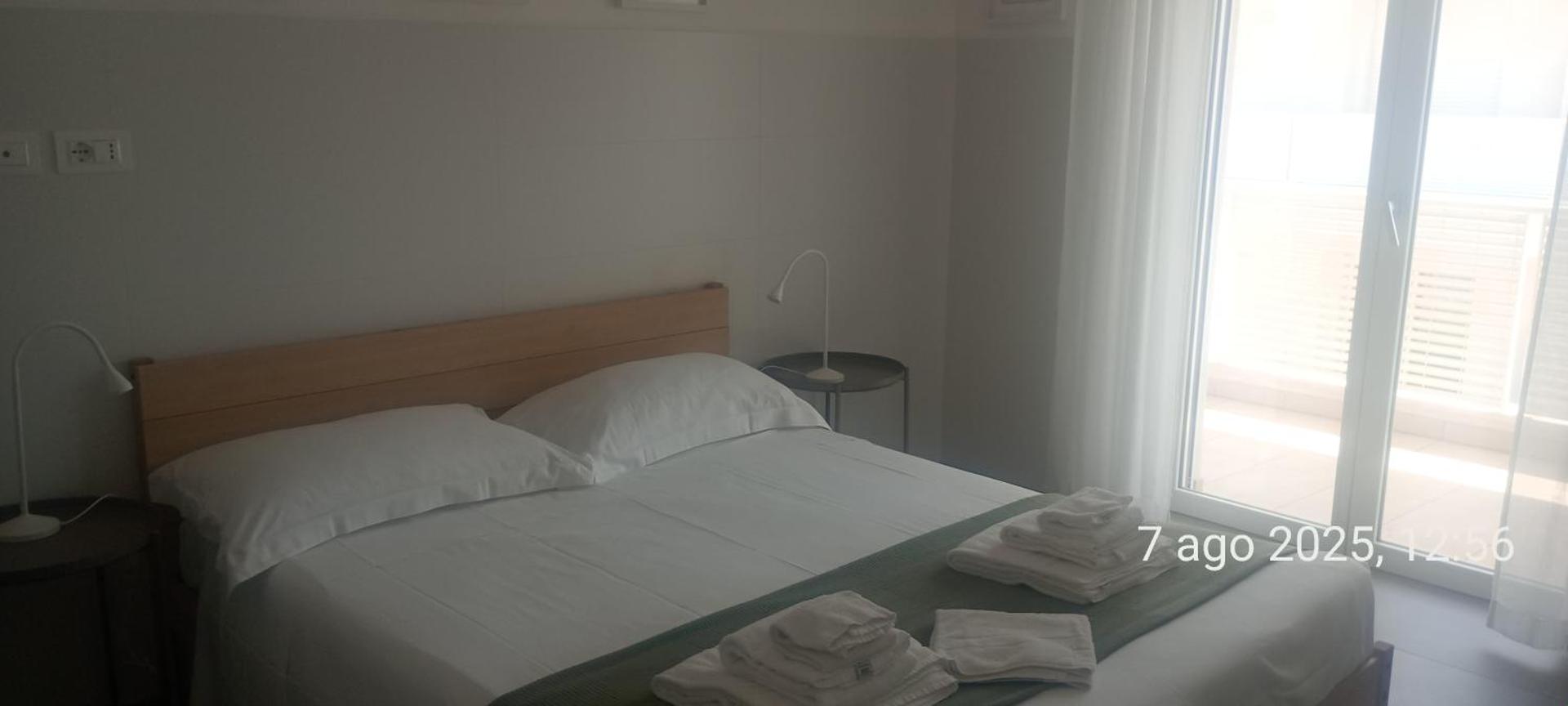 Yellow flowers case con garage ed ascensore