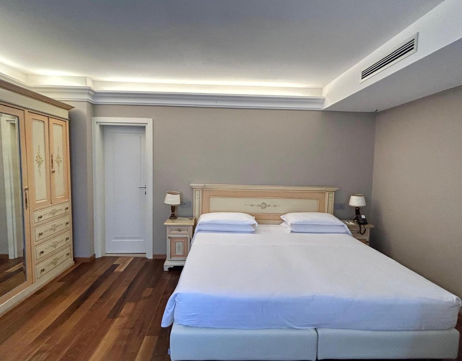 Superior Double Room with Canal View