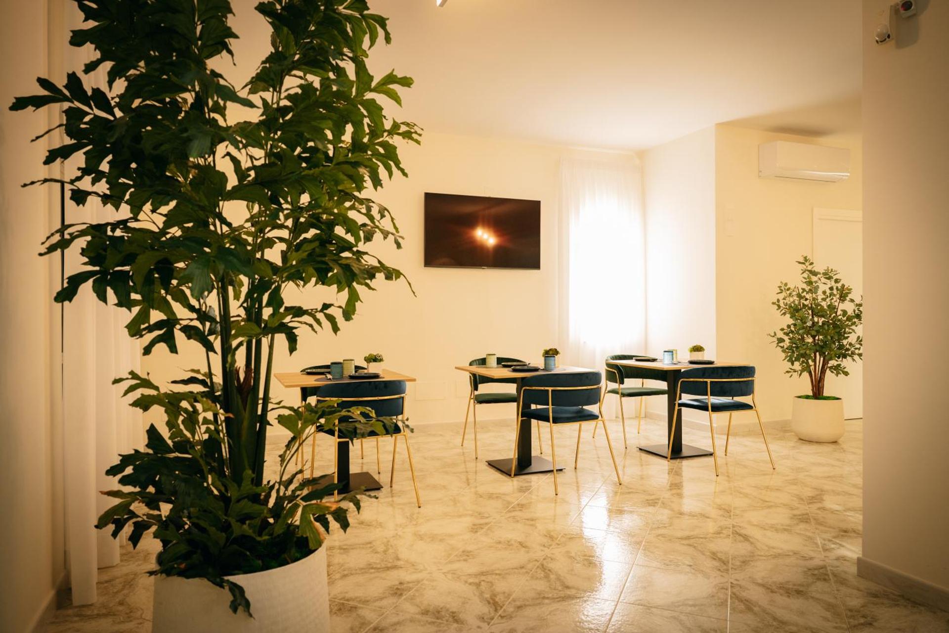 Communal lounge/ TV room