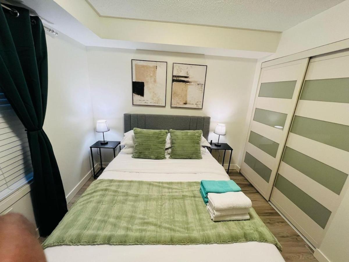 Mordern 2BedRoom Downtown Apt with Free Parking & Wifi