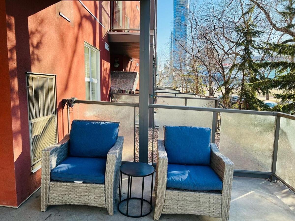 Mordern 2BedRoom Downtown Apt with Free Parking & Wifi