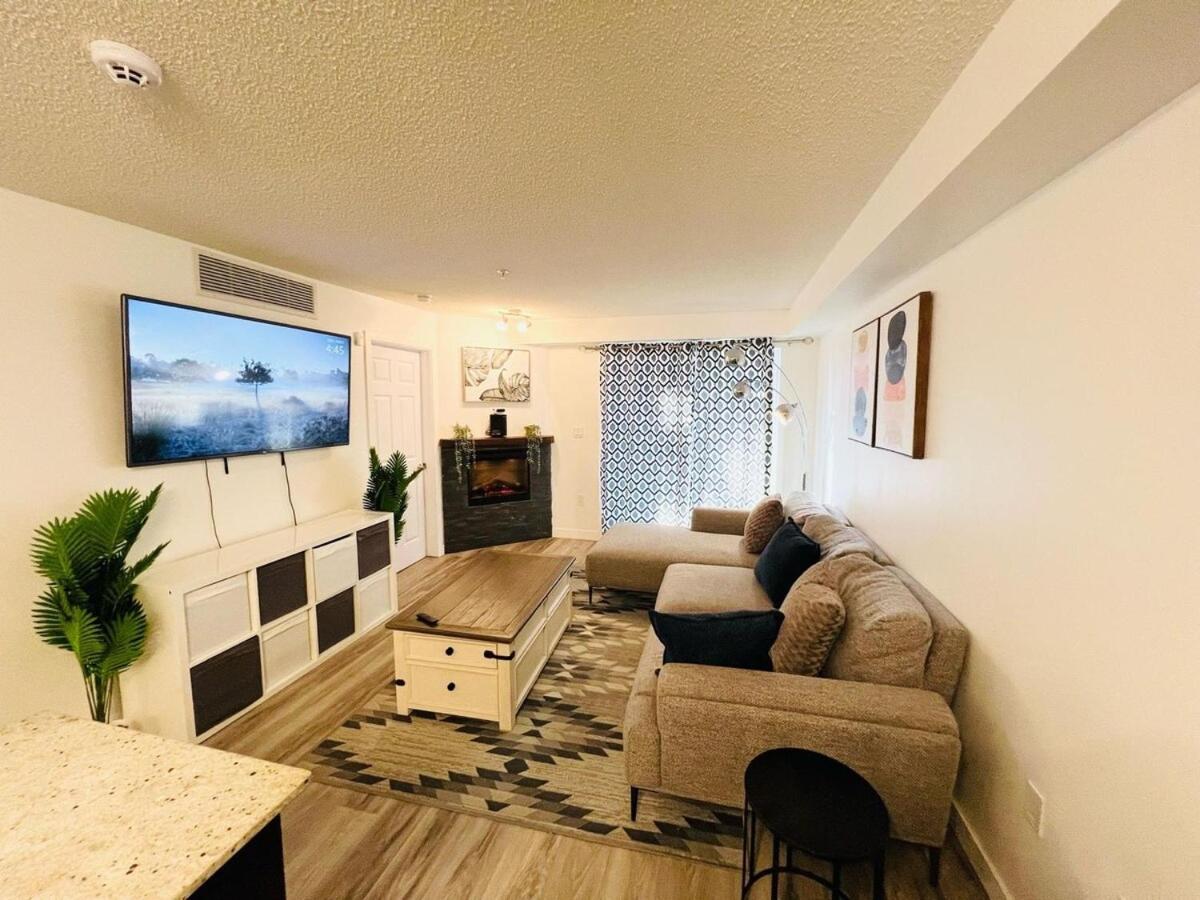 Mordern 2BedRoom Downtown Apt with Free Parking & Wifi