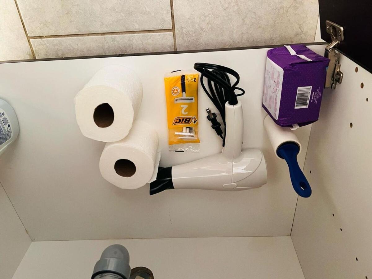 Mordern 2BedRoom Downtown Apt with Free Parking & Wifi