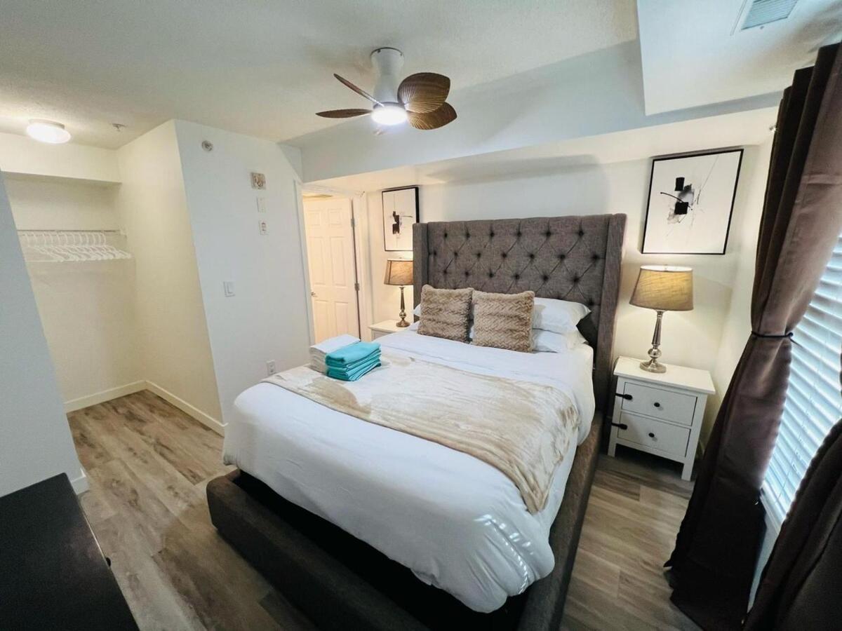 Mordern 2BedRoom Downtown Apt with Free Parking & Wifi