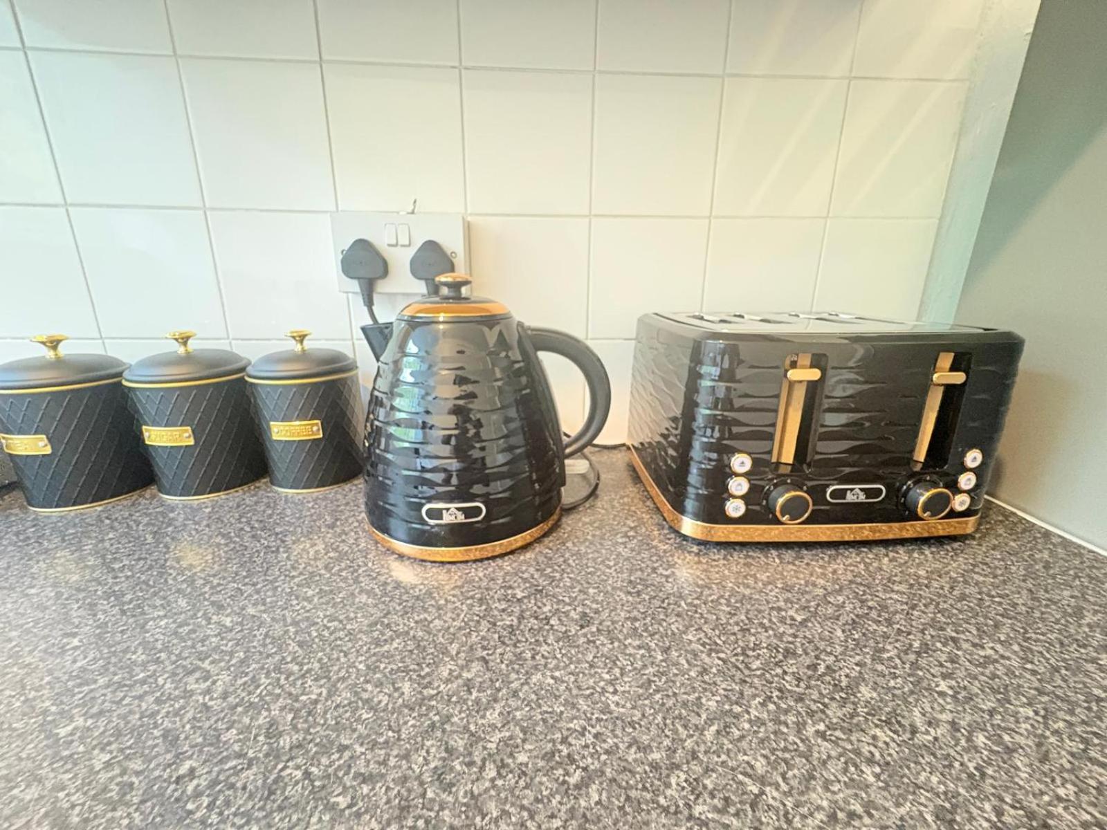 Cosy 2 bed flat Near East Croydon