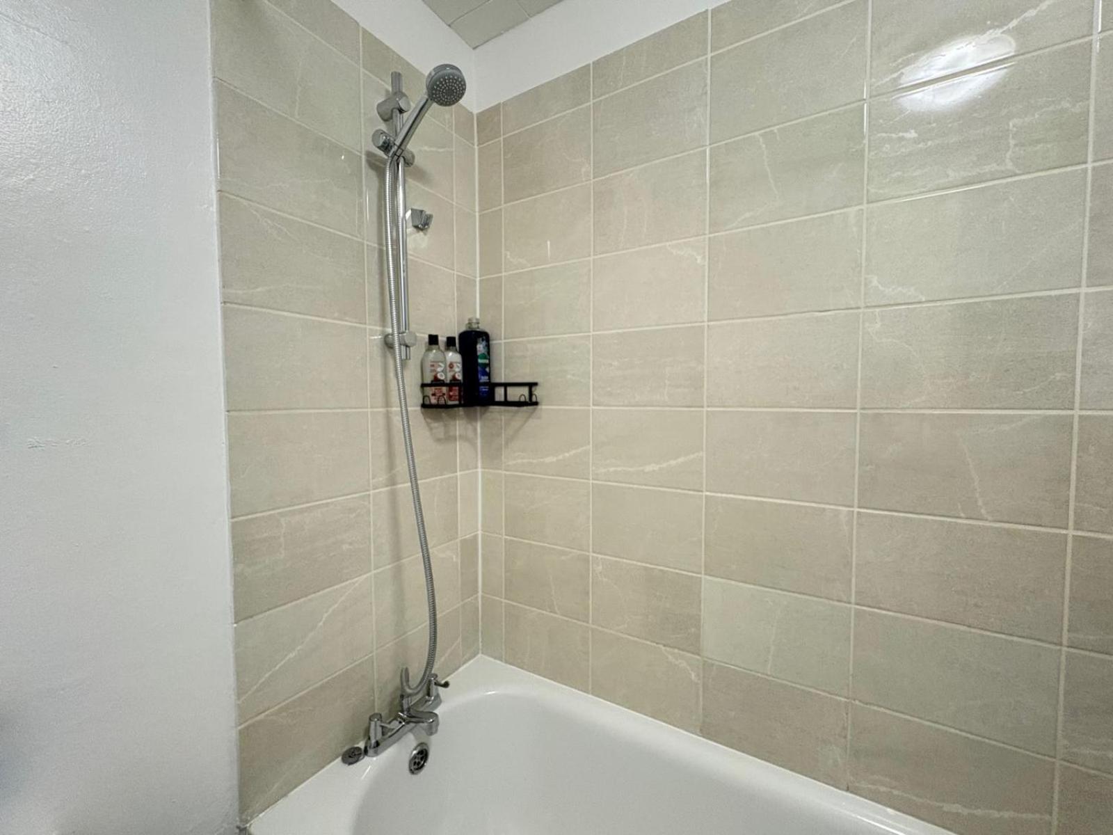 Cosy 2 bed flat Near East Croydon