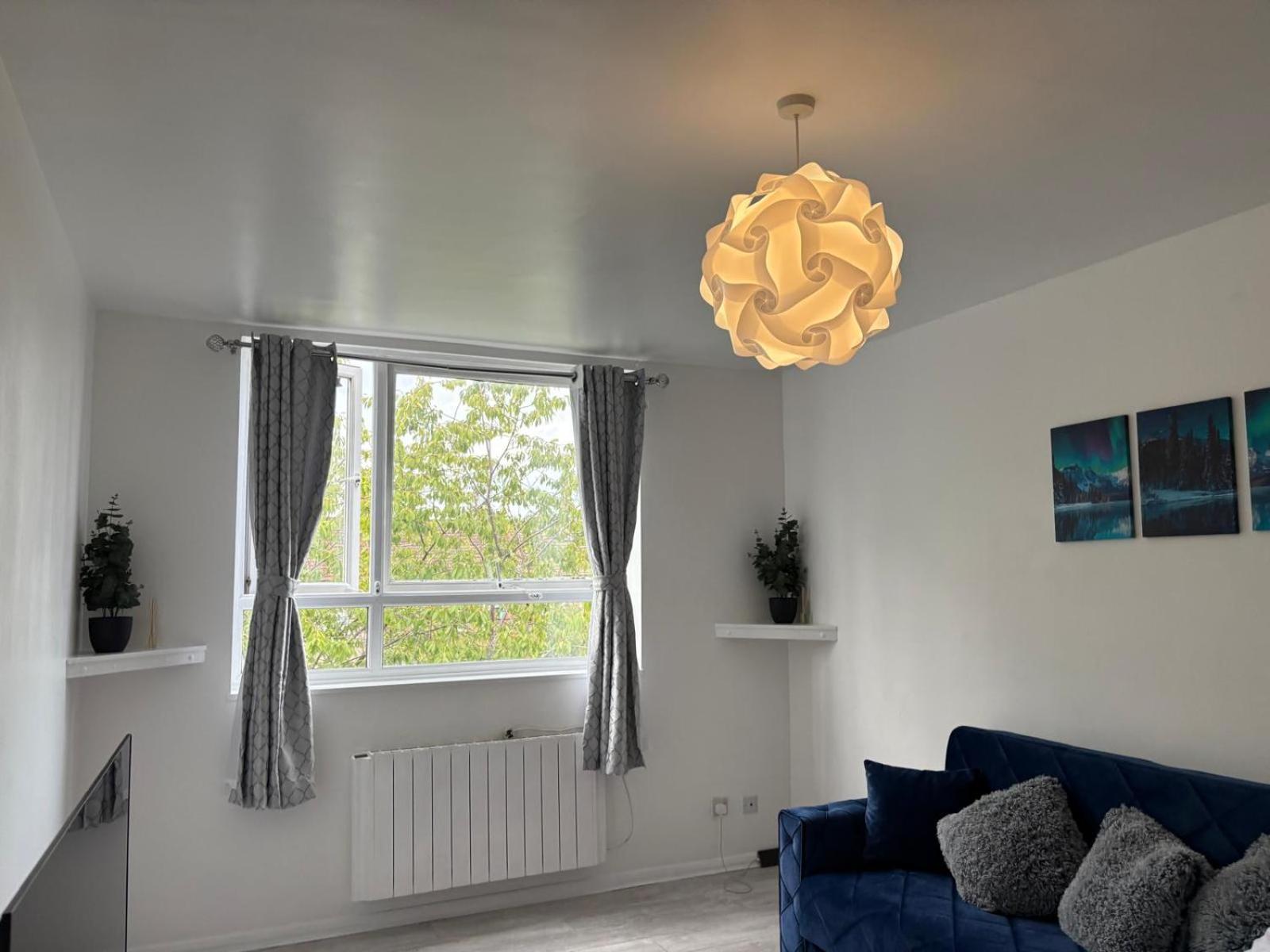 Cosy 2 bed flat Near East Croydon