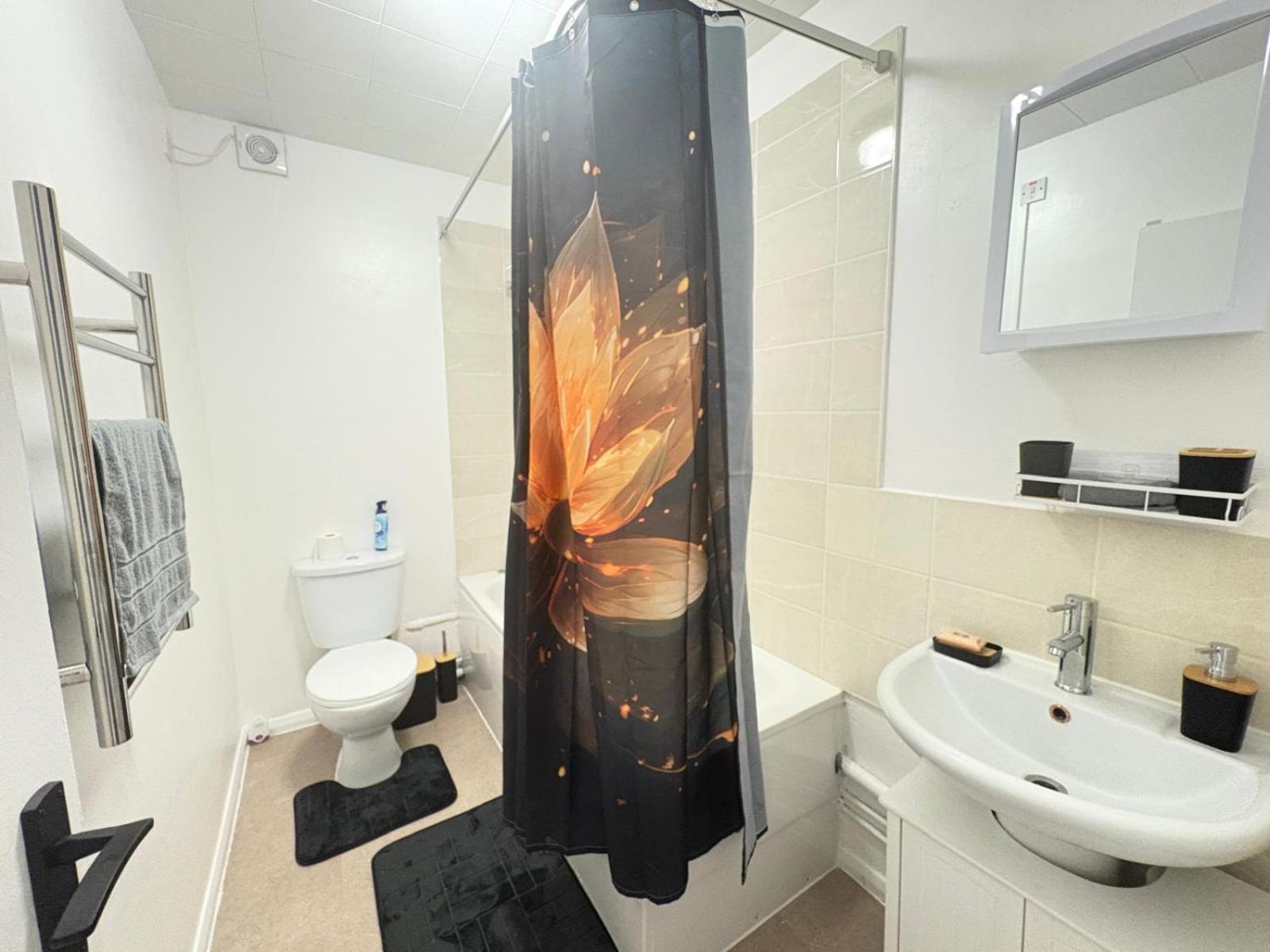 Cosy 2 bed flat Near East Croydon