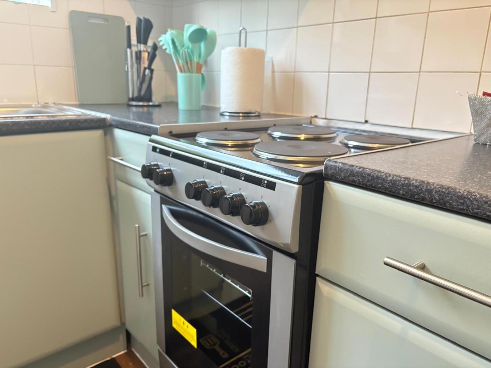 Cosy 2 bed flat Near East Croydon