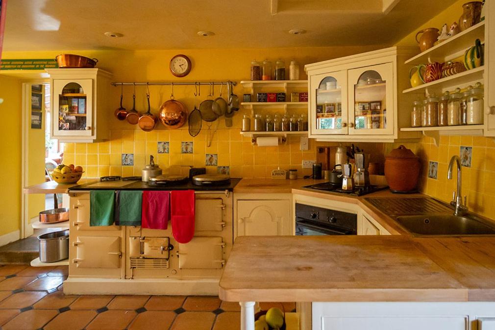 Clapton Manor Bed & Breakfast